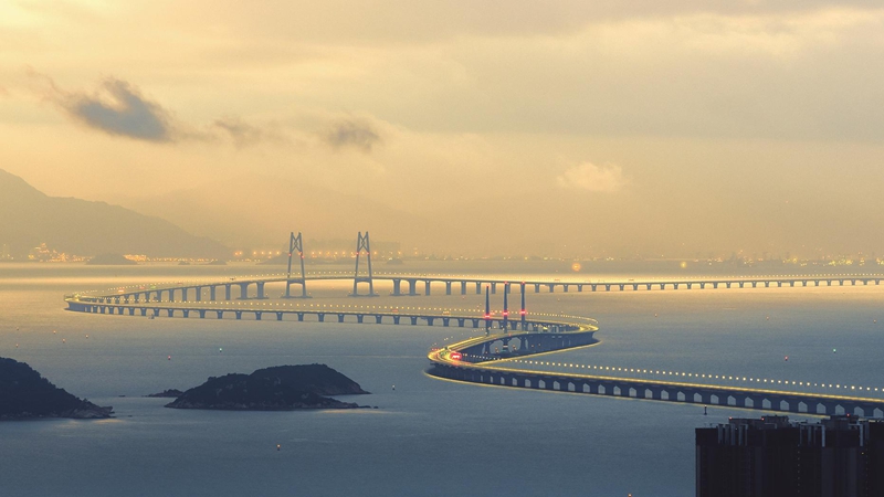 10、龐源租賃參建國家“世紀工程”港珠澳大橋（2012—2017年）_副本.jpg